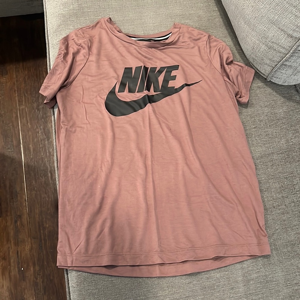 Mauve colored nike short sleeve shirt